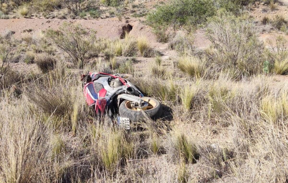 El accidente ocurrió esta tarde y desencadenó en la muerte de un motociclista. El accidente ocurrió esta tarde y desencadenó en la muerte de un motociclista.