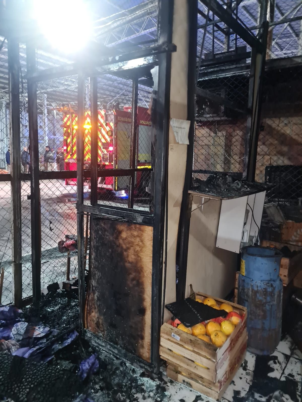 Incendio en el Mercado Cooperativo de Guaymallén causó pérdidas y movilizó a bomberos