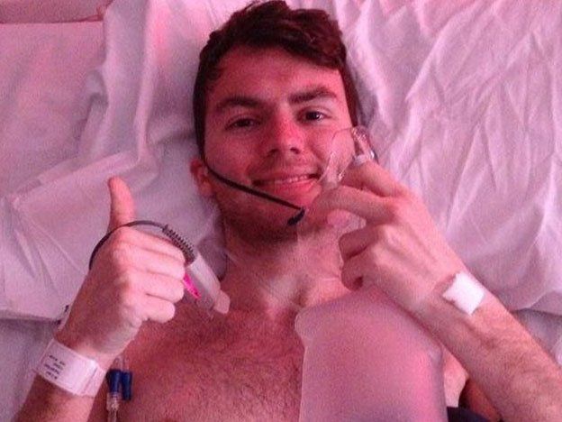 La curiosa historia de un joven con cáncer que recaudó 4 millones para caridad