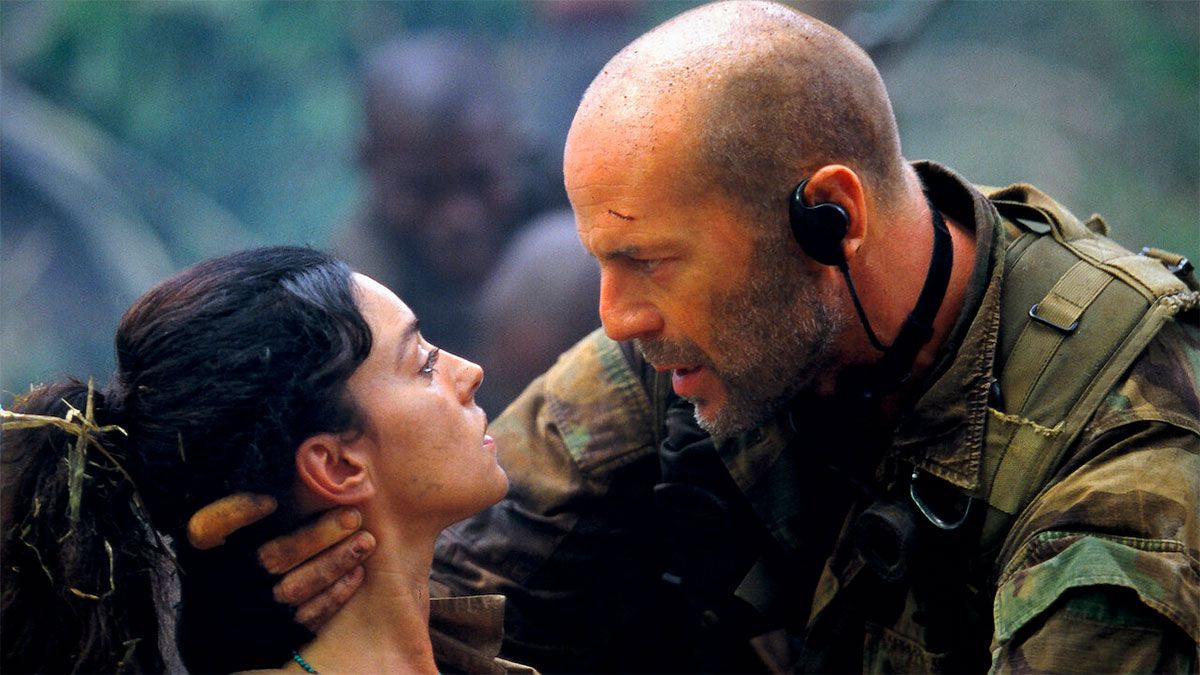 Monica Bellucci y Bruce Willis son parte del elenco protagónico de "Lágrimas del sol", película que está en Netflix.