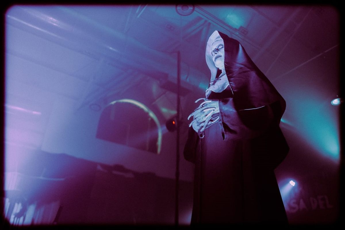 El evento ofrece un despliegue tecnológico y el montaje de difrerentes espacios, donde el público vivirá episodios de miedo. El evento ofrece un despliegue tecnológico y el montaje de difrerentes espacios, donde el público vivirá episodios de miedo.