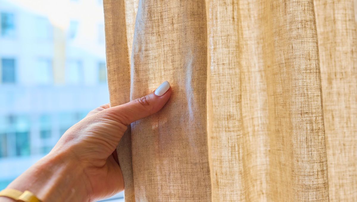 Dependiendo de la tela, la antigüedad y la estructura, las cortinas se tienen que lavar con diferentes programas de lavado, temperaturas y productos de limpieza. Dependiendo de la tela, la antigüedad y la estructura, las cortinas se tienen que lavar con diferentes programas de lavado, temperaturas y productos de limpieza.