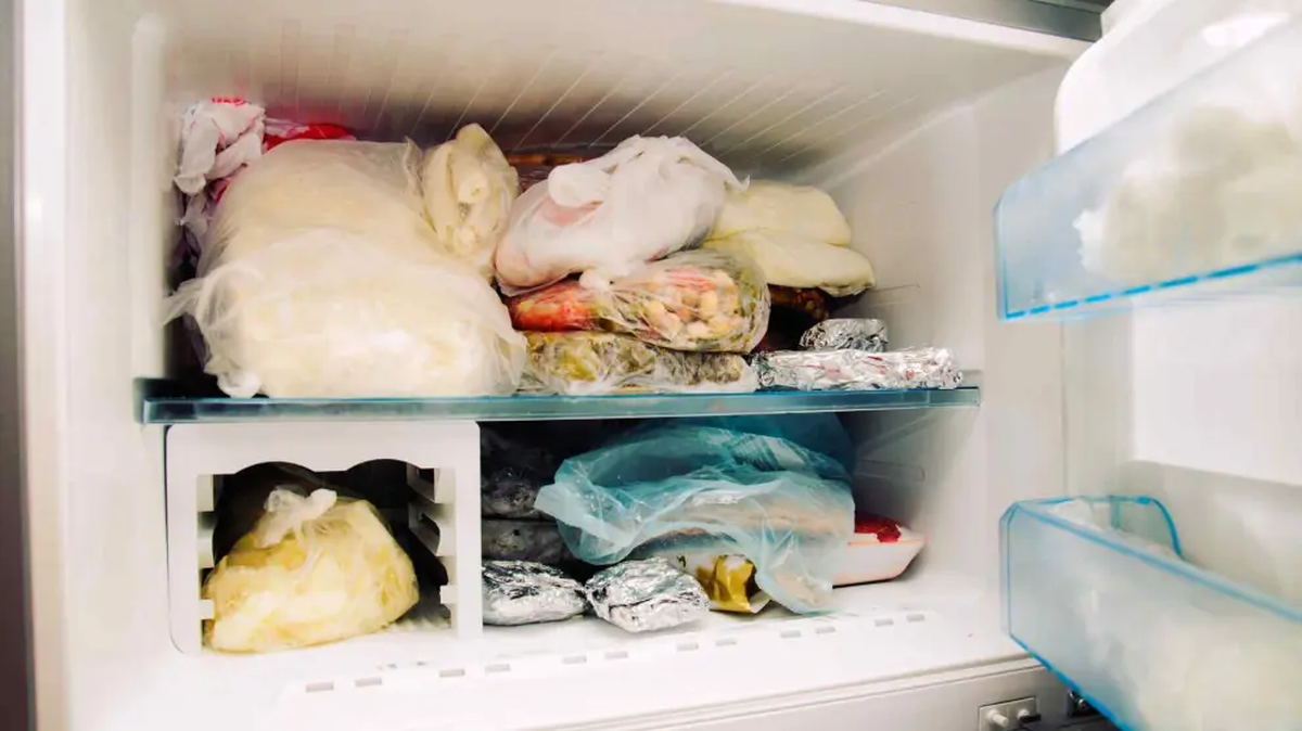 Colocar bolas de papel aluminio en el freezer: por qué recomiendan hacerlo y para qué sirve Colocar bolas de papel aluminio en el freezer: por qué recomiendan hacerlo y para qué sirve