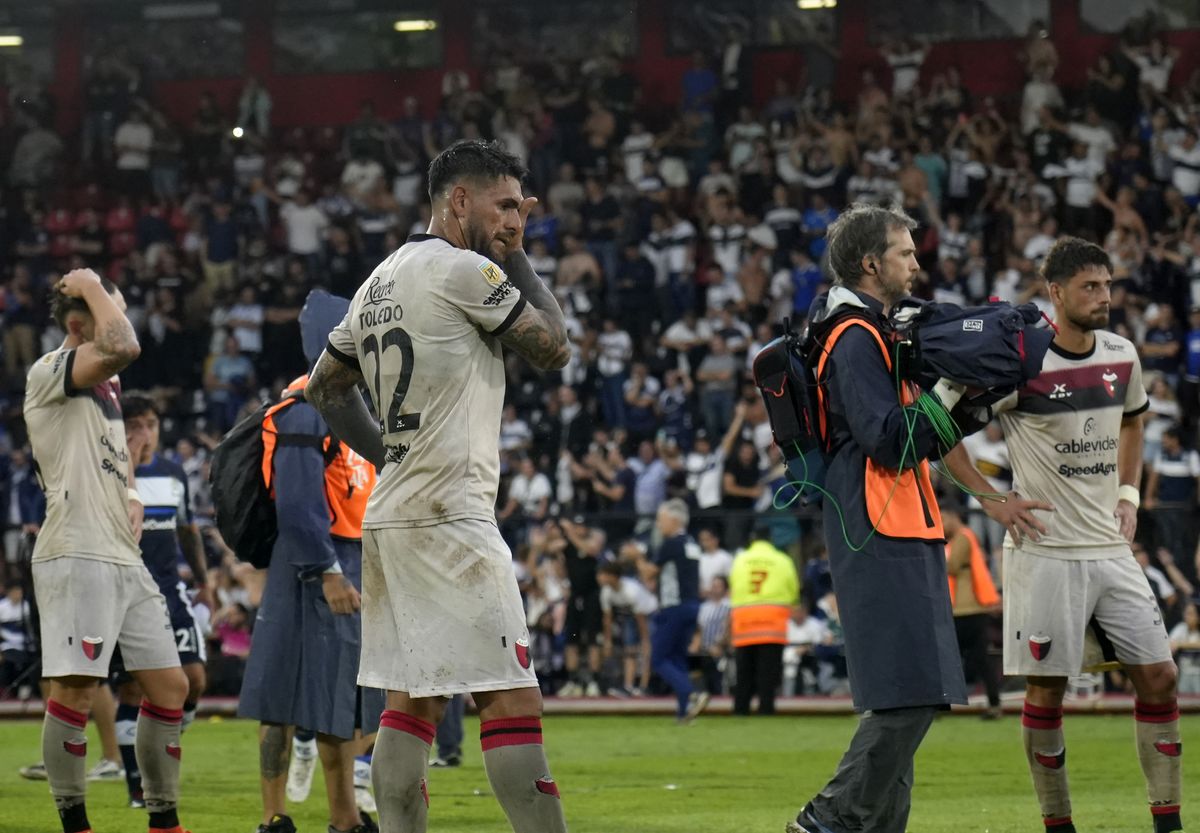 Colón hizo un pedido para que la AFA anule su descenso Colón hizo un pedido para que la AFA anule su descenso