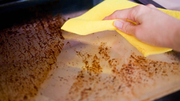 Truco de limpieza: desengrasa tu horno con tan solo un ingrediente