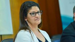La ex defensora oficial del Sur, Romina Crisafulli renunció oficialmente este martes antes de que la destituyera un Jury de Enjuiciamiento, y un día más tarde ya estaba rindiendo con las pretensiones de ser fiscal. La ex defensora oficial del Sur, Romina Crisafulli renunció oficialmente este martes antes de que la destituyera un Jury de Enjuiciamiento, y un día más tarde ya estaba rindiendo con las pretensiones de ser fiscal.