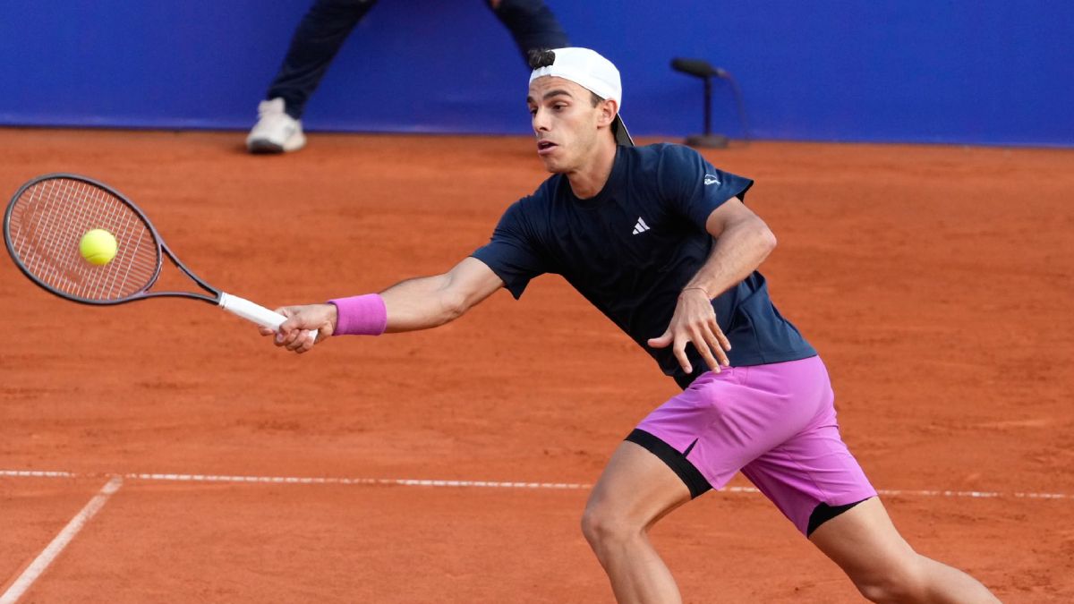 FRancisco Cerúndolo retomó la senda del triunfo y ya está en los cuartos de final del ATP de Hamburgo.