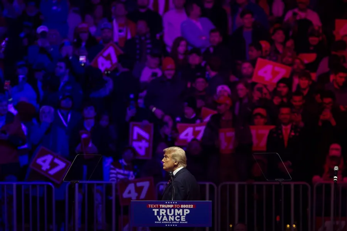 El presidente electo de Estados Unidos, Donald Trump, pronuncia un discurso a sus seguidores en el estadio Capital One Arena. Crédito: EFE/ Ángel Colmenares. El presidente electo de Estados Unidos, Donald Trump, pronuncia un discurso a sus seguidores en el estadio Capital One Arena. Crédito: EFE/ Ángel Colmenares.