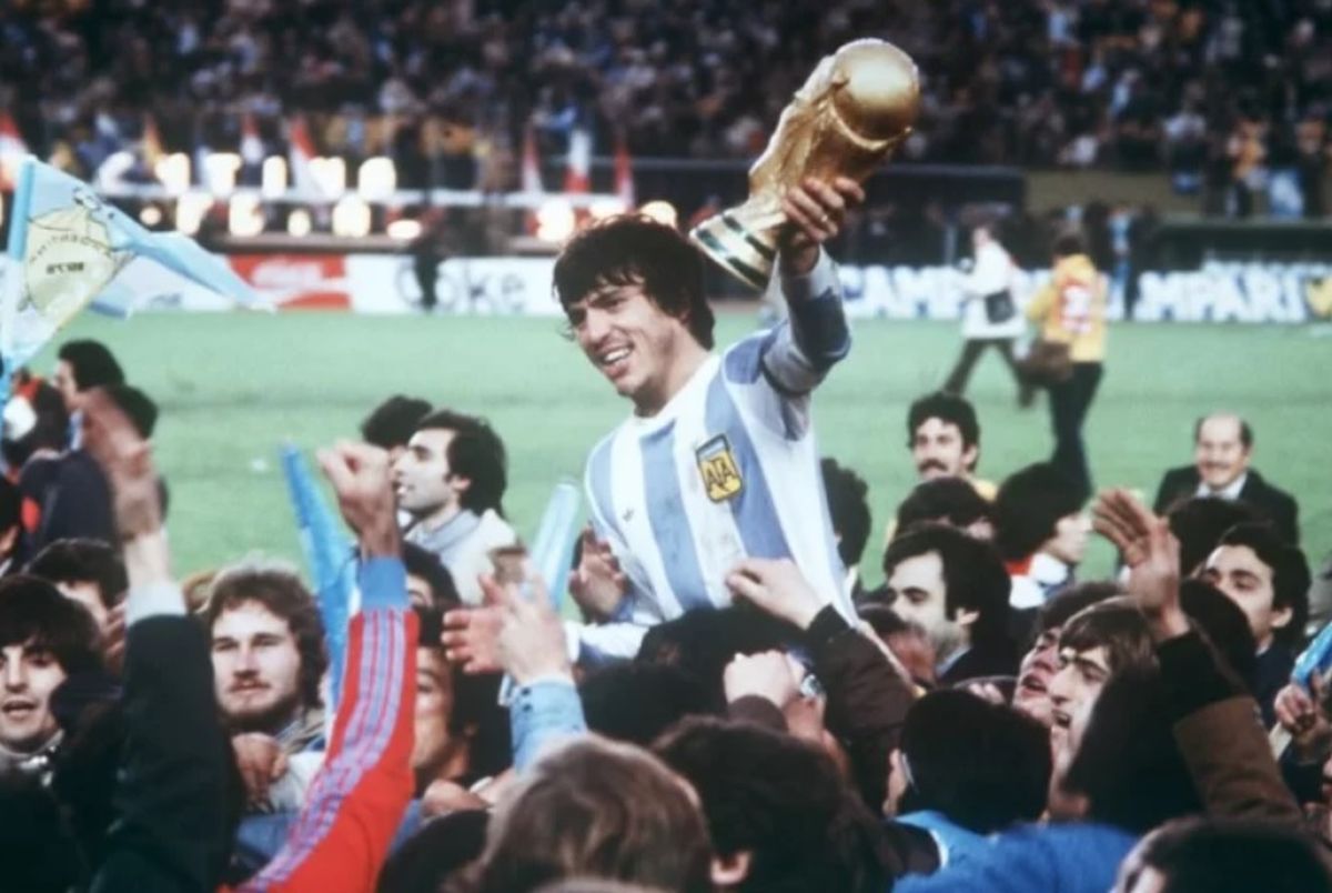 La AFA record&oacute; las tres Copas del Mundo; en 1978 la alz&oacute; Daniel Pasarella como capit&aacute;n.