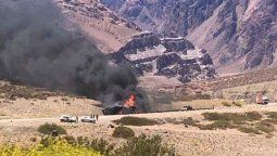 Se incendió un camión y el conductor se salvó de milagro