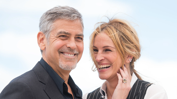 Julia Roberts y George Clooney brillan con esta comedia romántica de éxito mundial