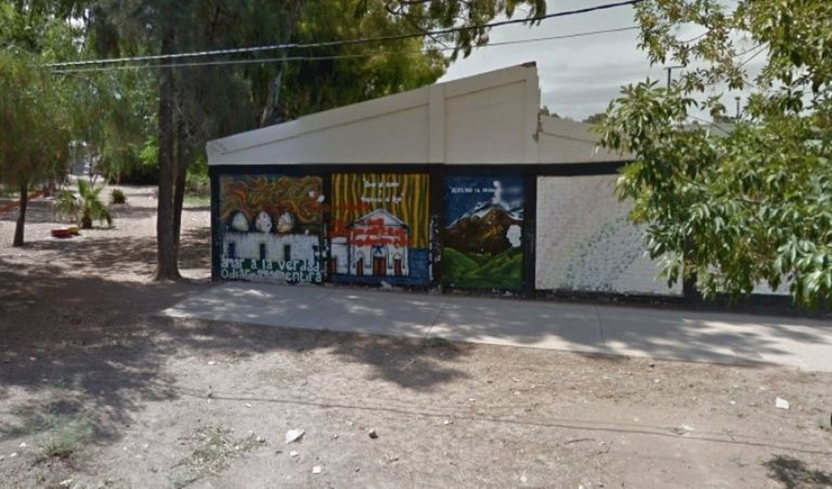 La maestra daba clases en la escuela Casimiro Recuero de Las Heras. La maestra daba clases en la escuela Casimiro Recuero de Las Heras.