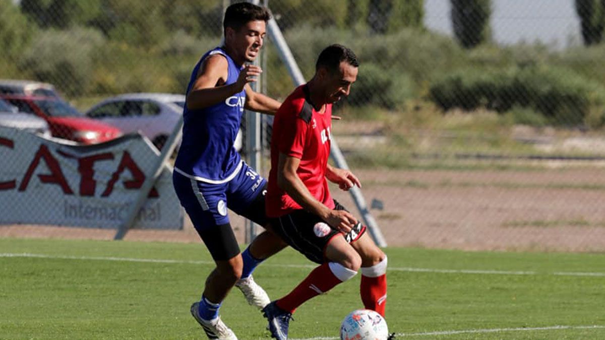El defensor de Huracán Las Heras Adolfo Tallura.