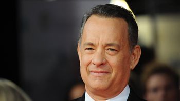 Tom Hanks la rompe en un papel extraordinario de un ídolo de multitudes