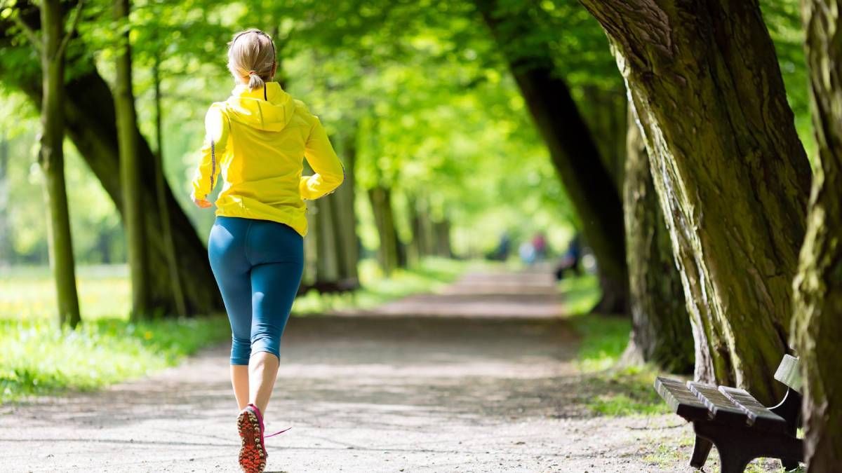 Correr 10 minutos diarios aumenta la longevidad, disminuyendo el riesgo de sufrir enfermedades cardiovasculares. Correr 10 minutos diarios aumenta la longevidad, disminuyendo el riesgo de sufrir enfermedades cardiovasculares.