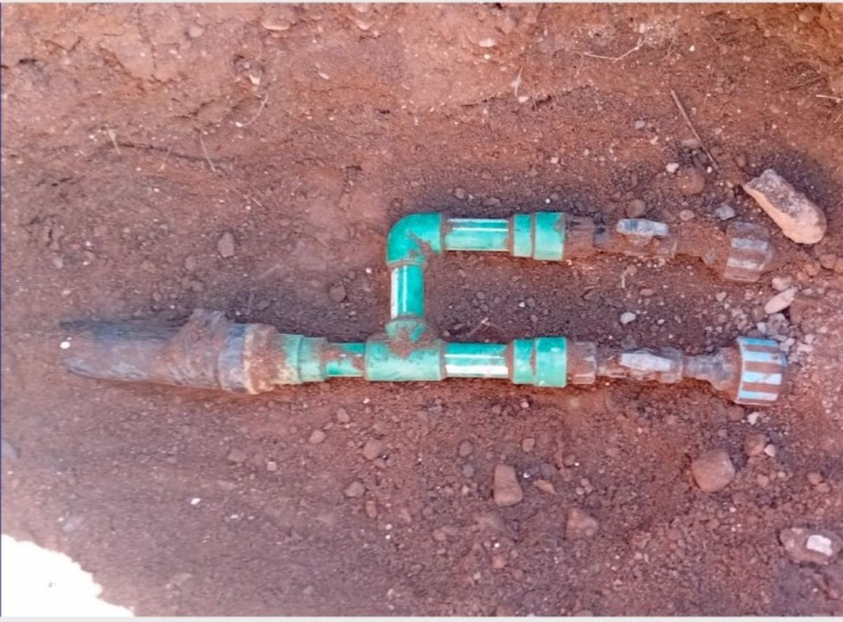 Así se ven las conexiones ilegales de agua potable que AYSAM también quiere controlar. Además de retirarlas, la multa llega a $1,1 millones. Así se ven las conexiones ilegales de agua potable que AYSAM también quiere controlar. Además de retirarlas, la multa llega a $1,1 millones.