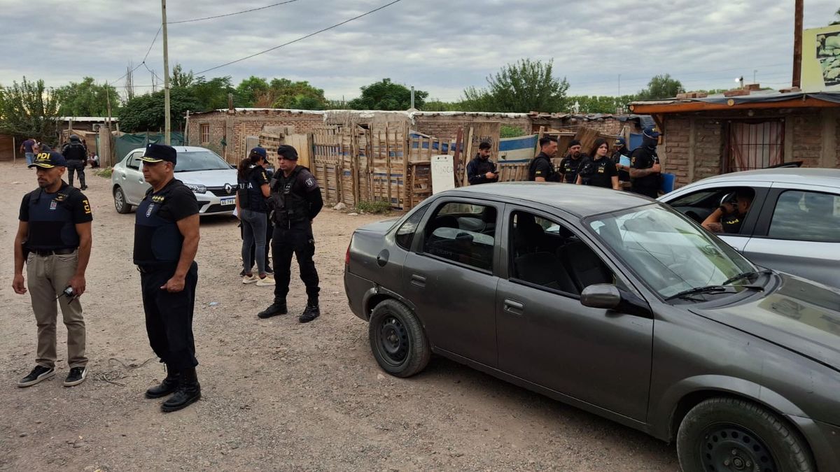 Los allanamientos se hicieron luego de varias denuncias por robos en la zona de Acceso Norte y Manuel A. Sáez, de Las Heras. Los allanamientos se hicieron luego de varias denuncias por robos en la zona de Acceso Norte y Manuel A. Sáez, de Las Heras.