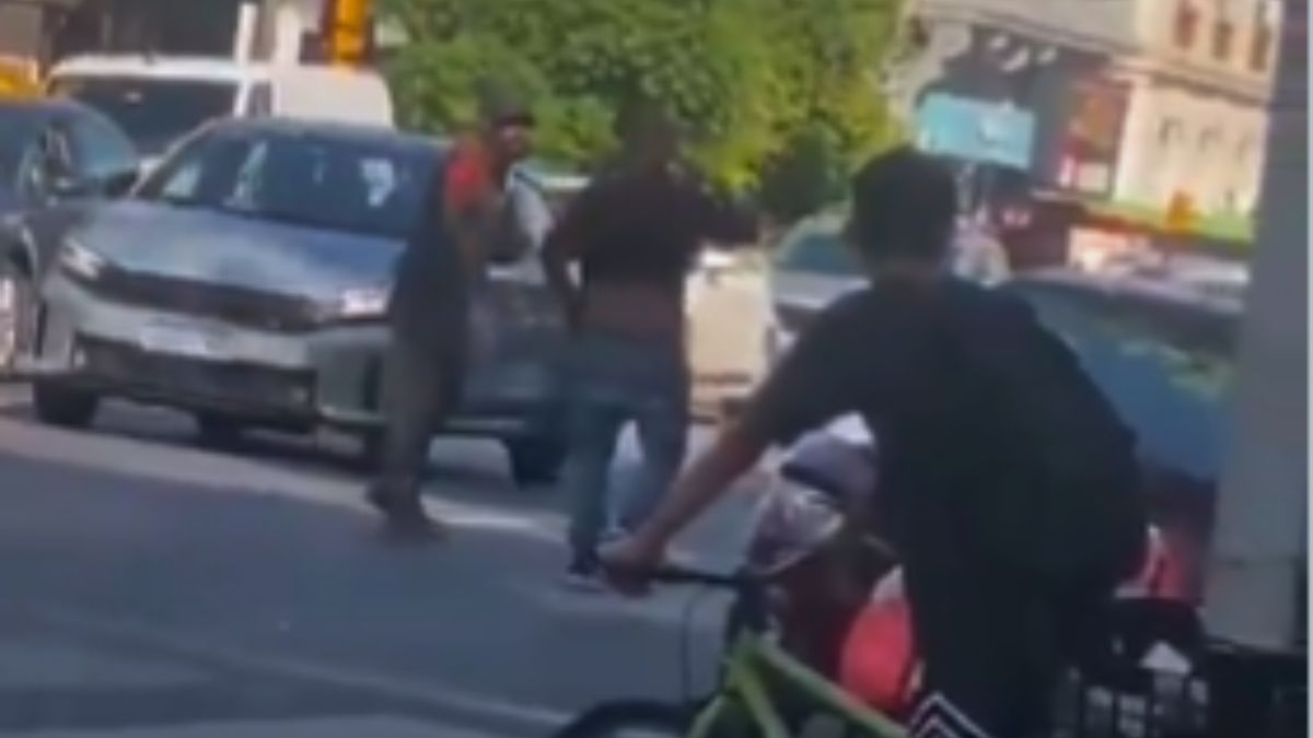 La pelea entre trapitos ocurrió en una transitada esquina de Avellaneda.