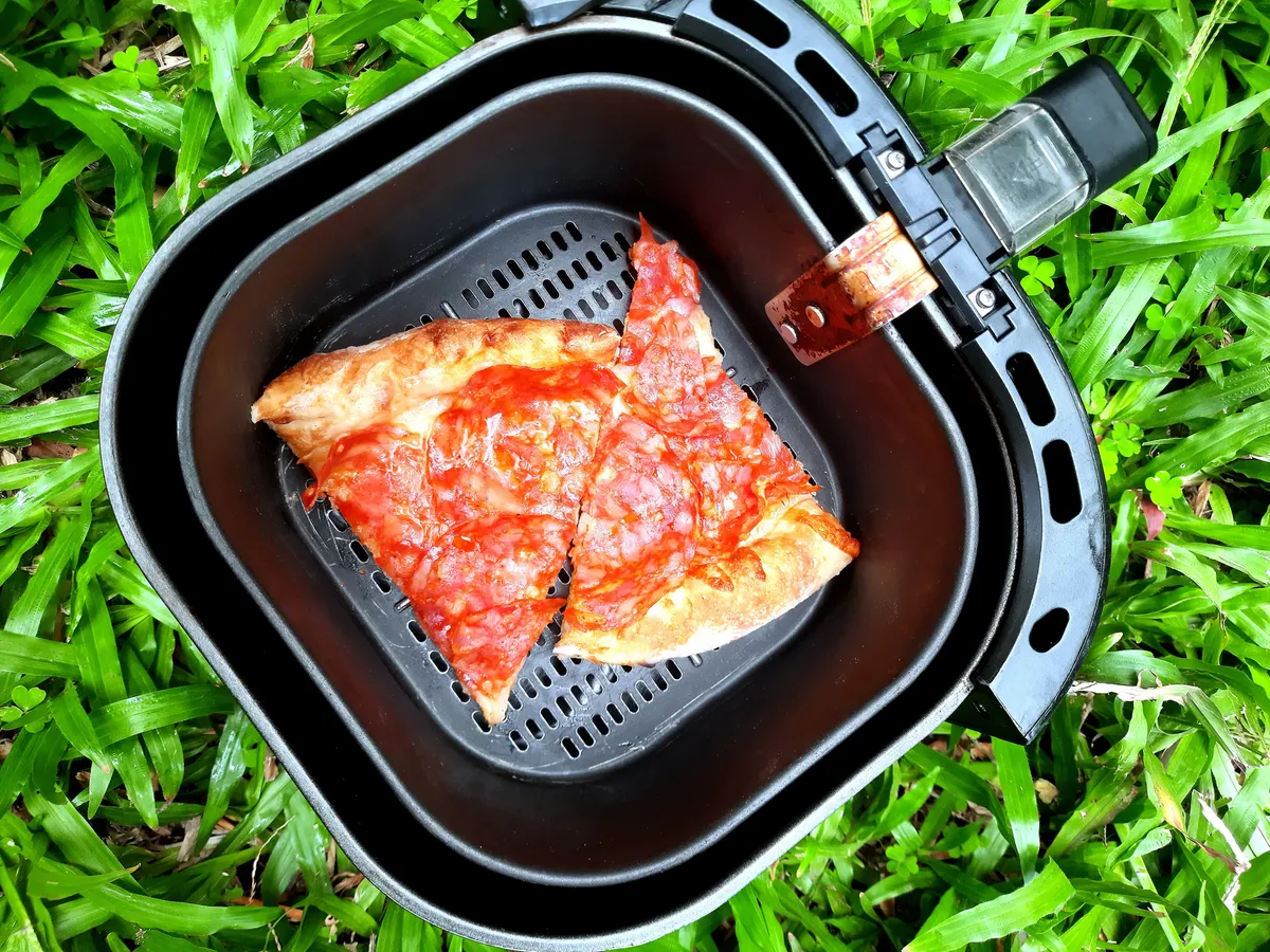 La pizza también se vuelve más saludable en la freidora de aire.