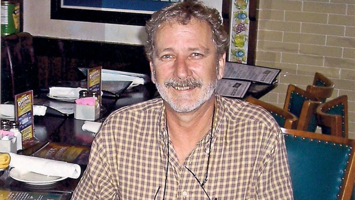 El misterioso caso del muerto en la habitación de un hotel: encerrado y baleado sin violencia