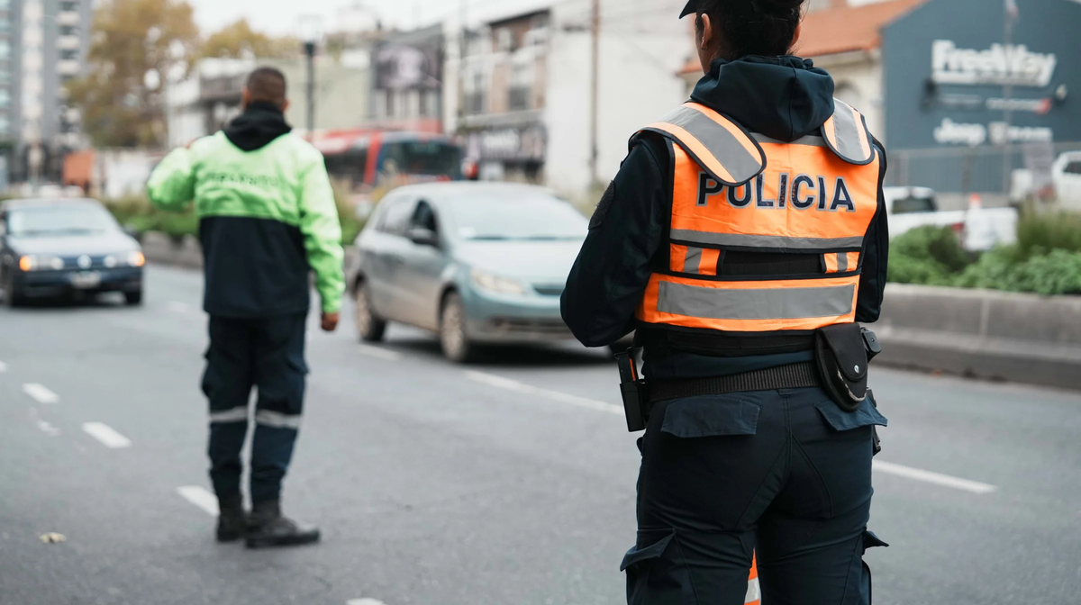 Pregunta capciosa. Los agentes de tránsito suelen hacer una pregunta con cierta trampita. Pregunta capciosa. Los agentes de tránsito suelen hacer una pregunta con cierta trampita.