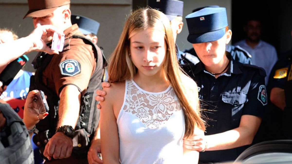 Nair Galarza está condenada a prisión perpetua y fue autorizada a salir de la cárcel para despedirse de su abuela.