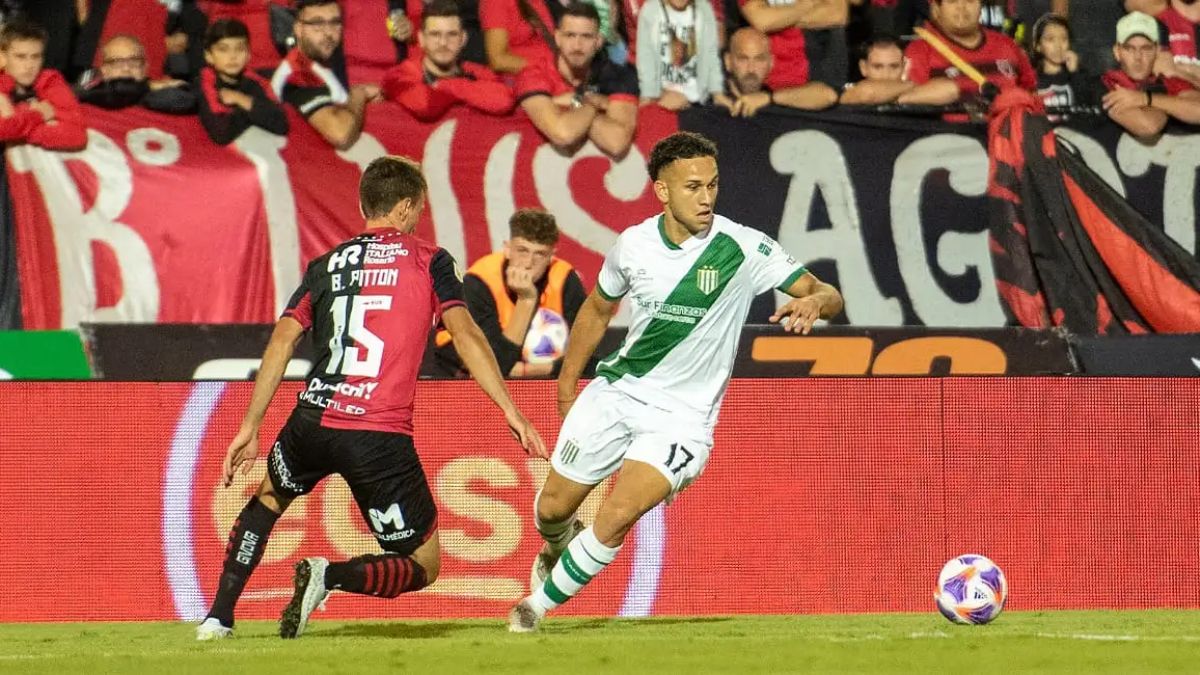 Banfield y Newell´s llegan a este partido por la 4ª fecha con realidades distintas. El Taladro navega en el fondo con apenas un empate, mientras que los rosarinos están arriba liderando. Banfield y Newell´s llegan a este partido por la 4ª fecha con realidades distintas. El Taladro navega en el fondo con apenas un empate, mientras que los rosarinos están arriba liderando.