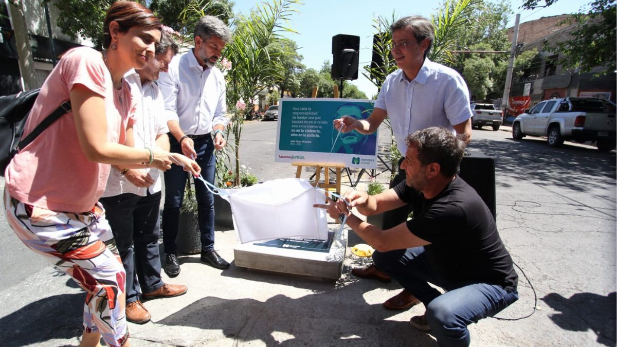 Ulpiano Suarez con funcionarios de Capital y Julián Strassera, hijo del histórico fiscal Julio César Strassera.