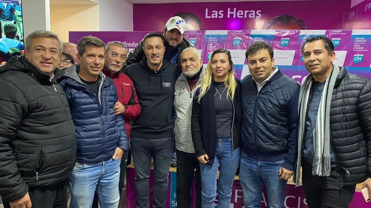 Las principales figuras de Cambia Mendoza con candidatos y militantes. Las principales figuras de Cambia Mendoza con candidatos y militantes.