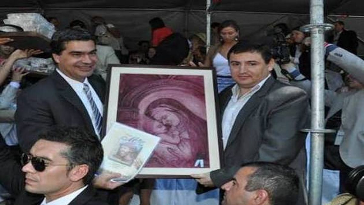 El cuadro de Santa Rosa de Lima fue recibido por Capitanich en Mendoza cuando Francisco "Paco" Pérez era gobernador. El cuadro de Santa Rosa de Lima fue recibido por Capitanich en Mendoza cuando Francisco "Paco" Pérez era gobernador.
