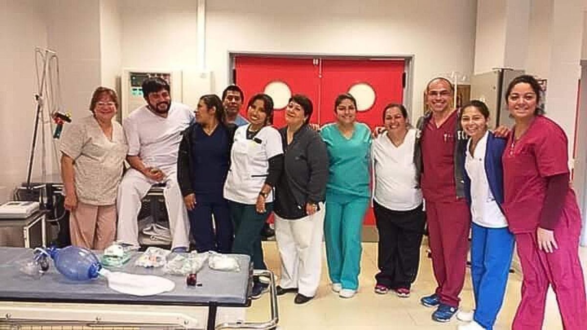 Andrés Prina durante una formación con enfermeros y enfermeras.