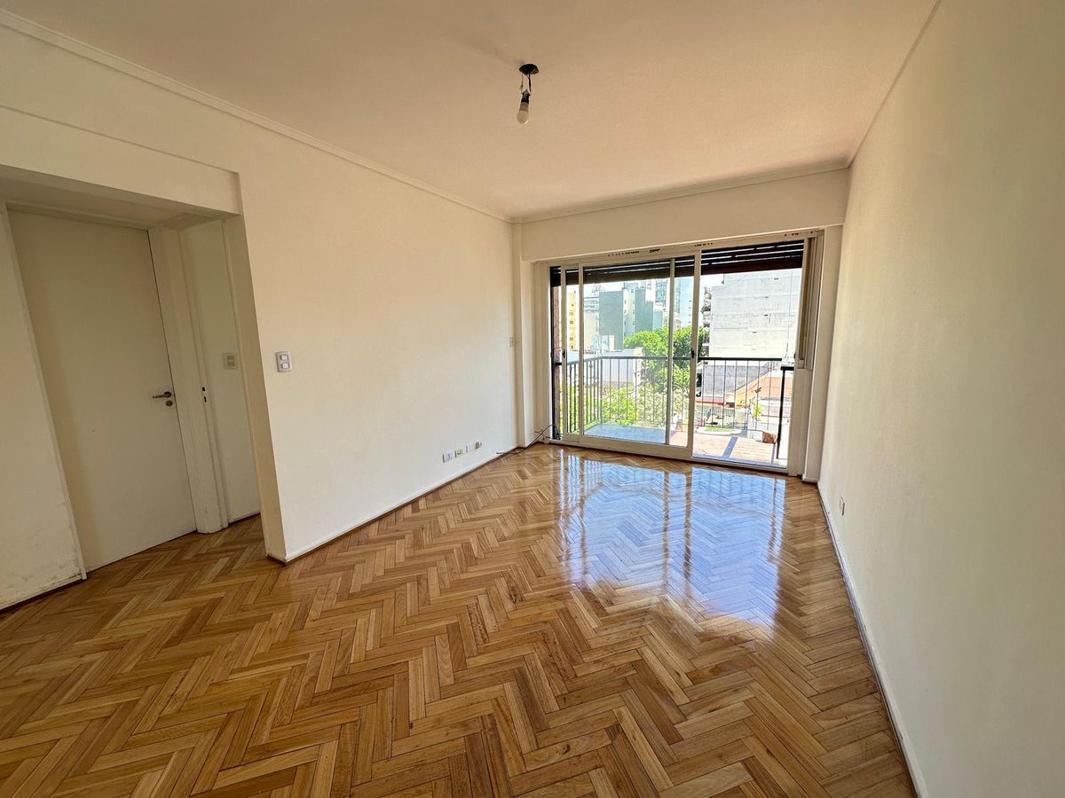 Este es uno de los departamentos más destacados en zona de Almagro, Buenos Aires. Este es uno de los departamentos más destacados en zona de Almagro, Buenos Aires.