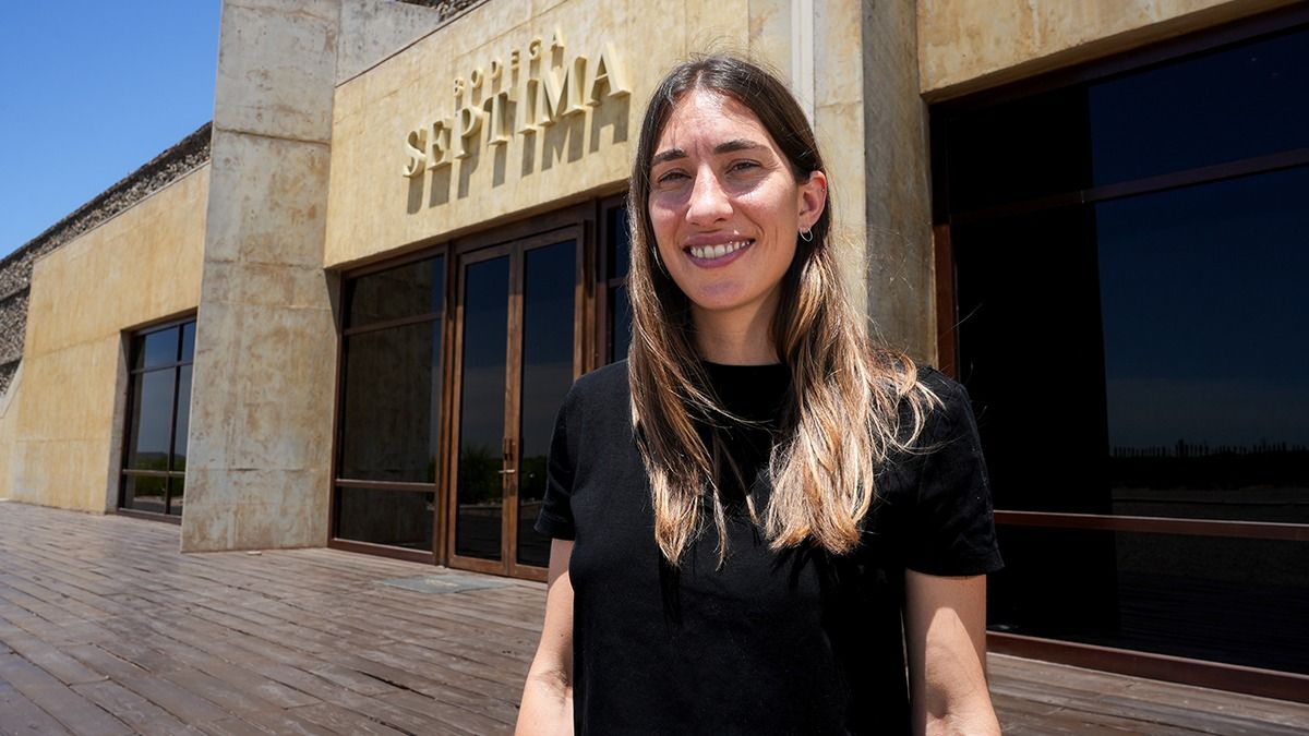 Ante todo, Paloma Bignone ama la naturaleza. Y ese amor por el terroir lo traslada a los vinos que elabora en la Bodega Séptima. Ante todo, Paloma Bignone ama la naturaleza. Y ese amor por el terroir lo traslada a los vinos que elabora en la Bodega Séptima.