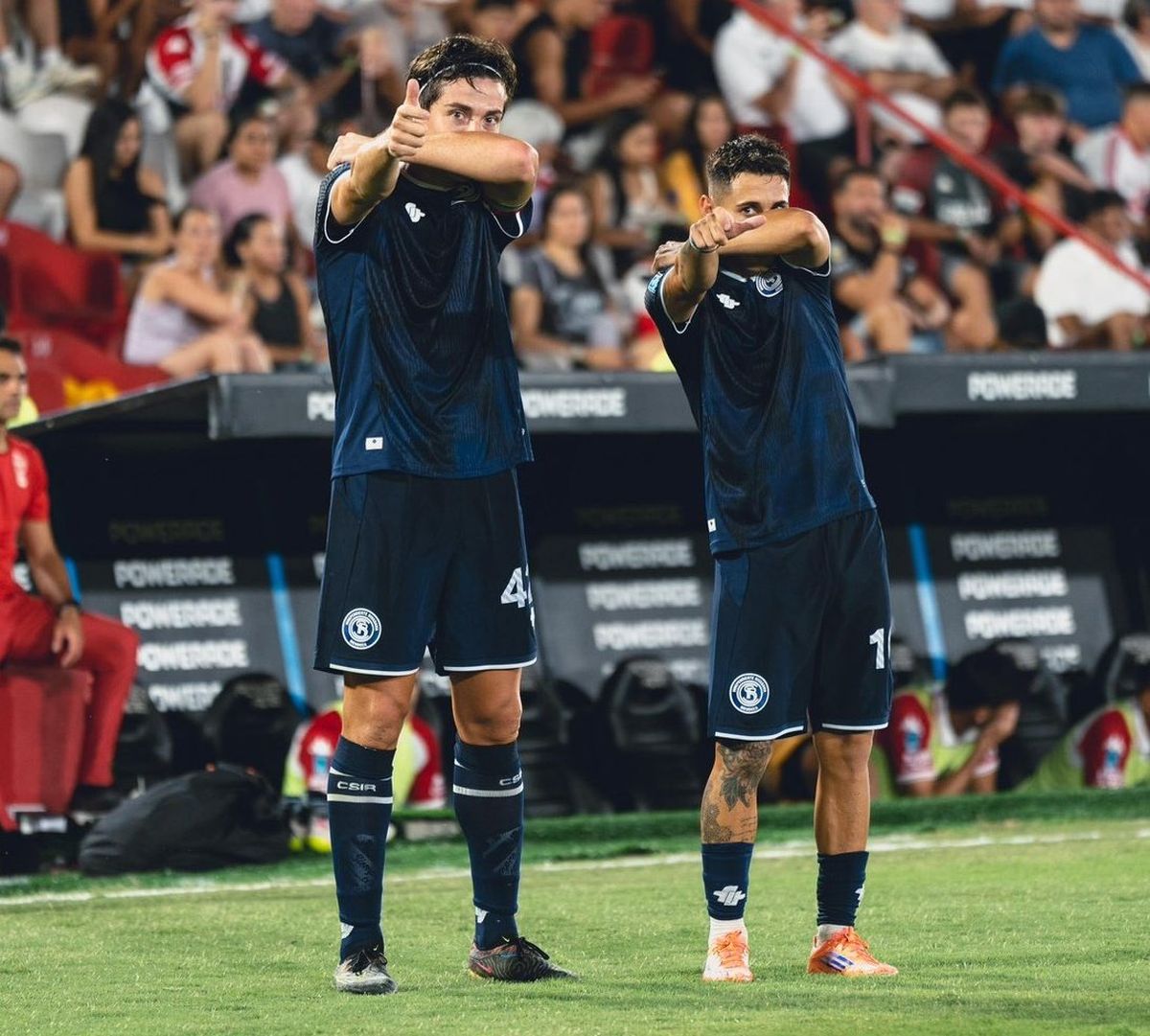 Sheyko Studer fue el autor del segundo gol de Independiente Rivadavia ante Huracán de Parque Patricios. Matías Fernández marcó el primero. 