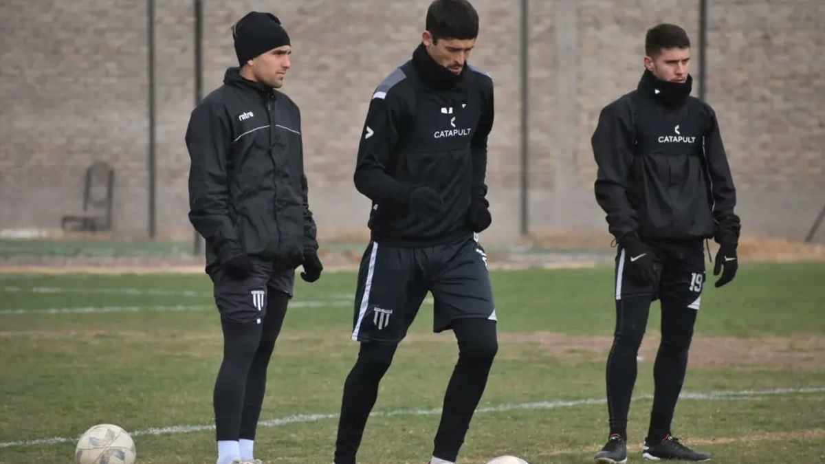Facundo Nadalín, Diego Mondino e Ignacio Antonio están en el entrenamiento de Gimnasia y Esgrima. Facundo Nadalín, Diego Mondino e Ignacio Antonio están en el entrenamiento de Gimnasia y Esgrima.