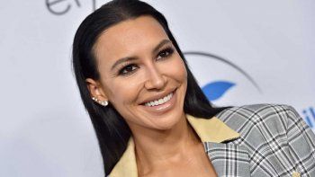 Las impactantes imágenes del momento en que trasladan el cuerpo de Naya Rivera, tras encontrarla en el lago