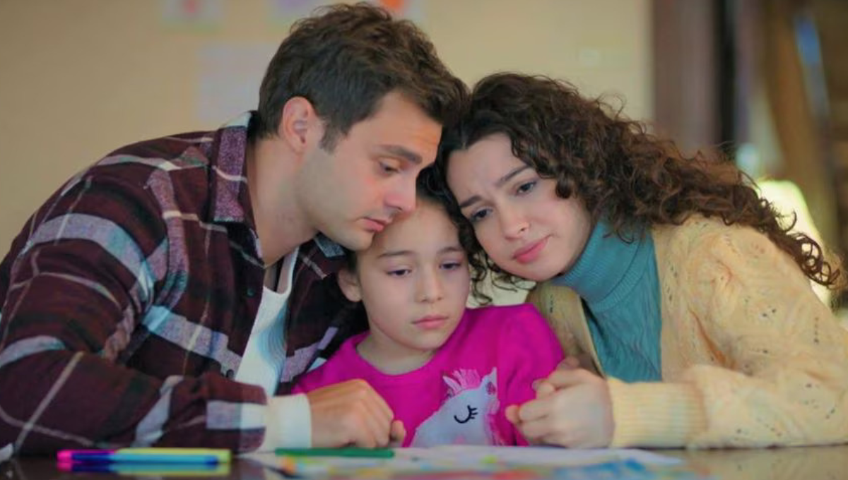 Así se ve Aylin Akpinar, la actriz de Hermanos, fuera de la telenovela de Turquía.