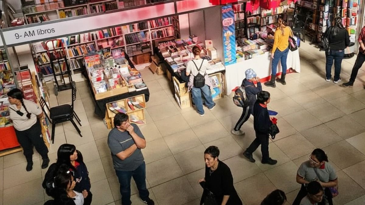 La Feria del Libro 2025 se extenderá hasta el domingo 5 de octubre. Imagen original con edición posterior de Gemini.