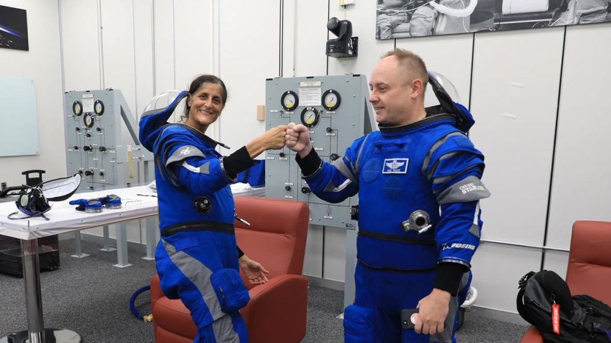 Sunita Williams y Butch Wilmore, quienes estuvieron en la Estación Espacial Internacional (EEI) durante nueve meses debido a un fallo en la nave Starliner, ofrecieron su primera conferencia de prensa.