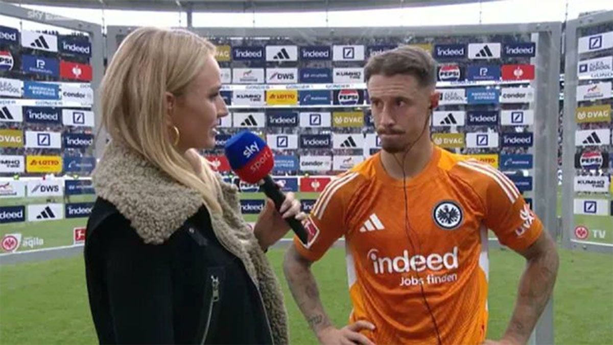 Una periodista protagonizó un blooper con un jugador del Werder Bremen.