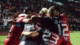 Colón recuperó la memoria ante Chacarita y vuelve a soñar con las copas Colón recuperó la memoria ante Chacarita y vuelve a soñar con las copas