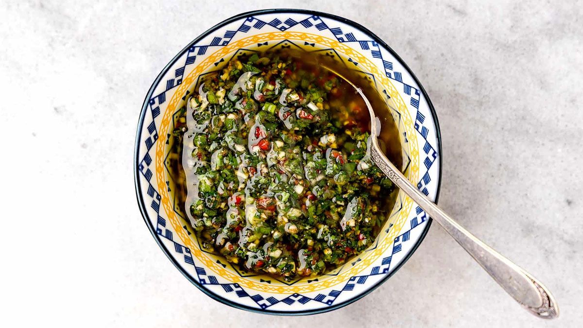 Este chimichurri casero se logra con una receta fácil de elaborar. Este chimichurri casero se logra con una receta fácil de elaborar.