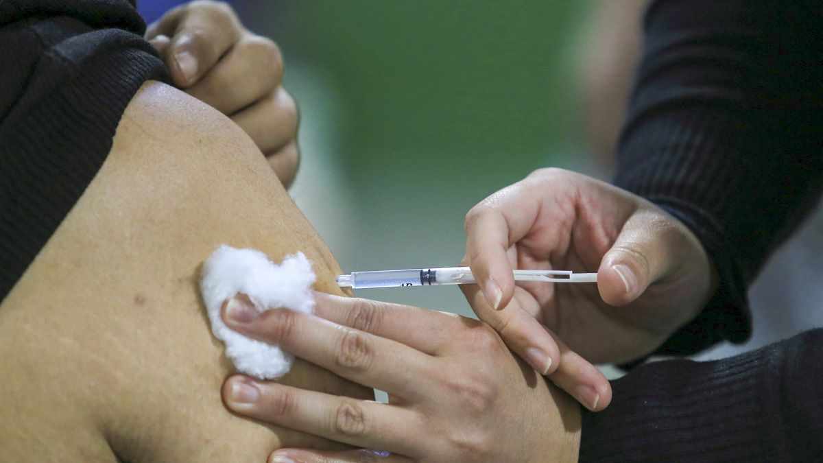 Gracias a la vacunación, los casos de Covid son menos graves y no aumenta el número de muertos.