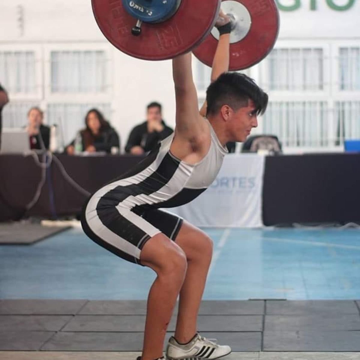 Benjamín Ocampo fue ganador del Premio Huarpe 2023 de levantamiento de pesas y es una joven promesa de este deporte olímpico. Benjamín Ocampo fue ganador del Premio Huarpe 2023 de levantamiento de pesas y es una joven promesa de este deporte olímpico.