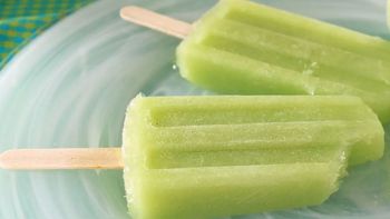 Receta de deliciosos palitos de helado de limón para los chicos