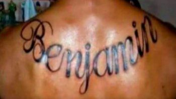 Se tatuó el nombre de su hijo y después se enteró que no era de él