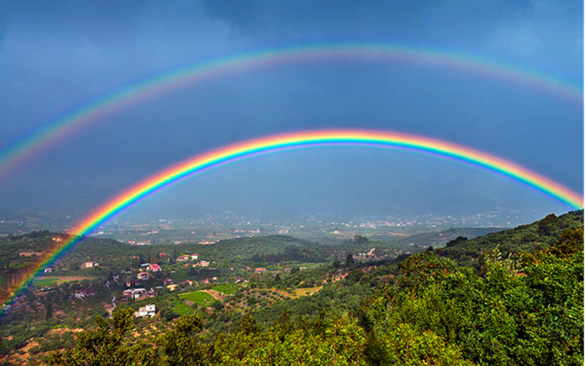 Se cree que un arcoíris doble indica buena fortuna y felicidad.