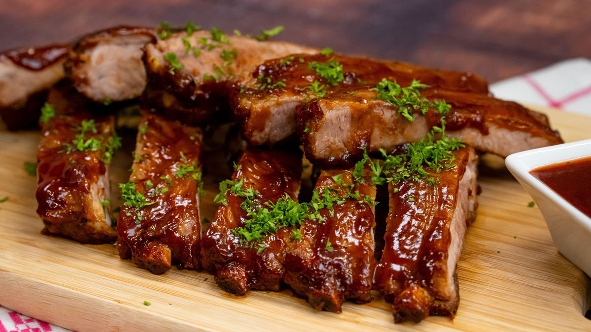 Las costillas de cerdo al horno tienen una receta sabrosa y sencilla. Foto: gentileza recetasnestlé.