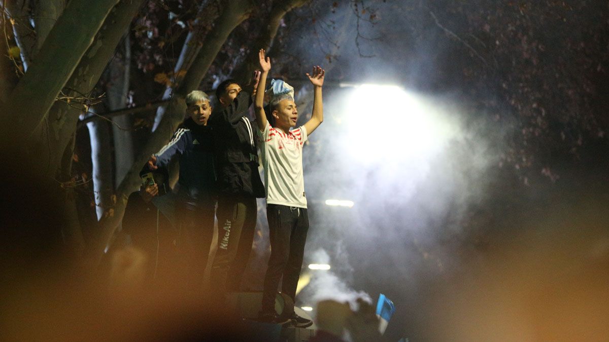 Argentina ya es campeón y Mendoza lo festeja. (UNO/Fernando Martínez).