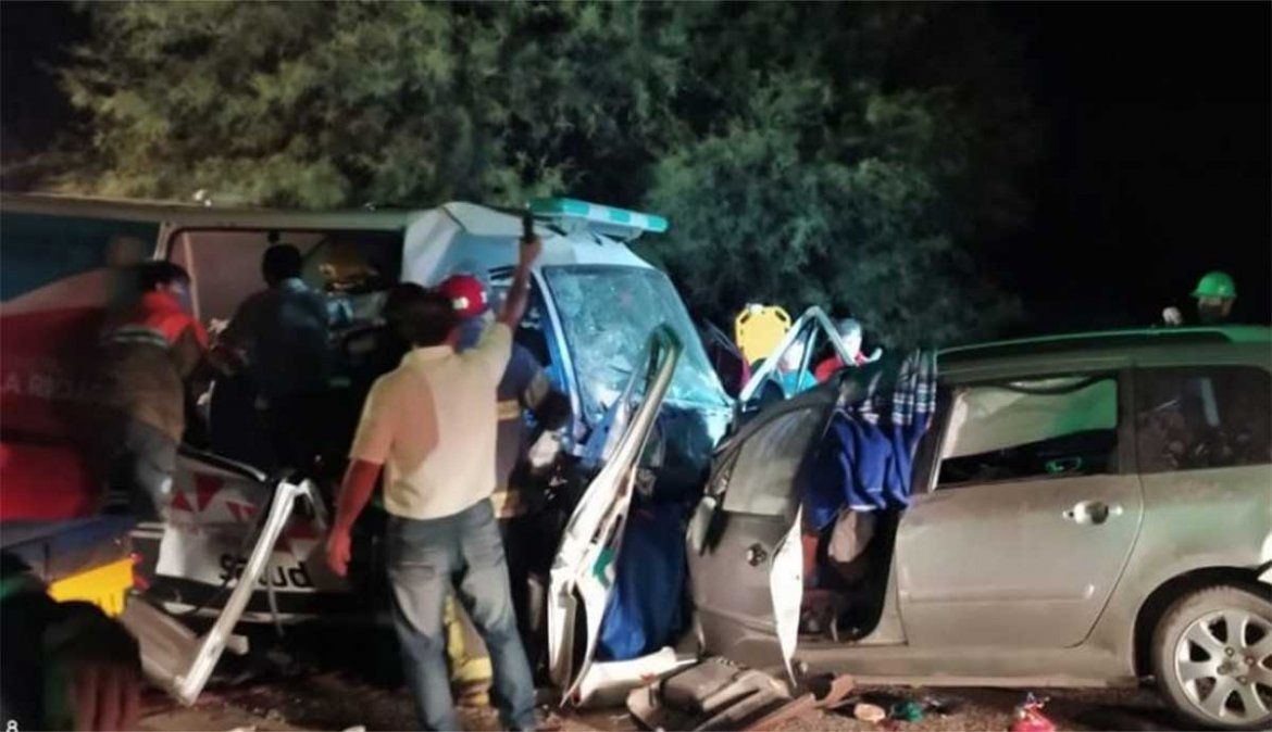 Ocho personas murieron como consecuencia del choque frontal entre una ambulancia y un auto, sobre la ruta 38, cerca de la localidad de Talamuyuna, en La Rioja.